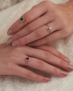 Anillo de compromiso con halo de diamantes cultivados en laboratorio con corte de pera en forma de lágrima, anillo de diamantes a juego con banda de boda curva tipo chevron para mujer - Product Image 5