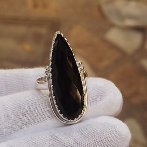 Bague élégante en argent sterling 925 avec pierre de naissance de décembre en onyx noir, serti de diamants taille poire classique pour mariage - Product Image 3