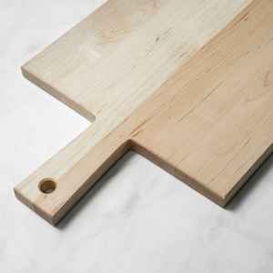 Tabla de cortar de madera auténtica orgánica Material duradero elegante y natural para personas que buscan accesorios de cocina ingeniosos hechos por HWC - Product Image 2
