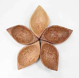 Nouveau design de bol à salade et à nourriture en bois massif de taille moyenne bol en bois fait à la main en forme de feuille pour la vente à chaud - Product Image 2