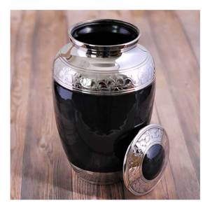 Diseño más vendido y cenizas hechas a mano Urna Artículos funerarios Cremación de urna de latón Hecho a medida con alta calidad - Product Image 2