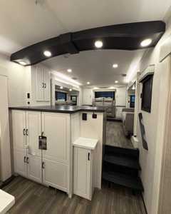 Caravane miniature de 8 personnes très propre et de haute qualité, d'occasion, prix imbattable, idéale pour les voyages en solo, en couple, en road trip et en aventures. - Product Image 3