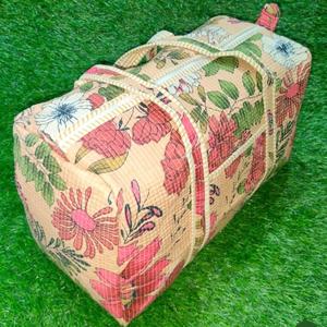 Sacs de sport matelassés Kantha faits à la main, sacs de voyage en coton vintage, patchwork indien, coton recyclé, léger, grande capacité - Product Image 1