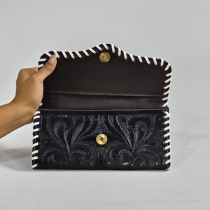 Nouvelle Pochette Porte-Passeport Courte Antivol en Cuir Véritable Style Western pour Femme, Design Unique et Tendance avec Porte-Cartes Intégré - Product Image 4