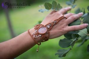 Bracelet d'amitié en macramé vintage fait à la main, forme pyramidale, plaqué or, fils multicolores, serti de pierres, cadeaux IGI HARI OM CREATIONS - Product Image 4