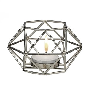Support de T-light de Noël décoratif de forme carrée pour la décoration de la maison en métal de haute qualité 6.75x4.12x4.12 pouces - Product Image 2