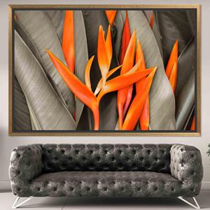 Elegante cuadro en lienzo con estampado floral de Heliconia naranja - Impresión botánica, lienzo con marco dorado - Product Image 1