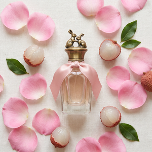 Flacon de parfum de luxe en verre sculpté avec bouchon en forme de lapin, 100 ml, parfum rose lychee avec ruban rose, collection de créateur élégante pour fille - Product Image 6