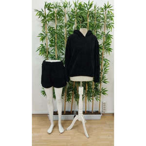Conjunto de dos piezas de blusa de felpa con capucha y pantalones cortos de manga larga para mujer, 30289 - Negro - Product Image 4