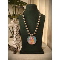Collier Mala en perles d'eau douce avec pendentif Pichwai argenté peint à la main, motif Tribales Contes Tribaux, bijou hindou culturel de collection