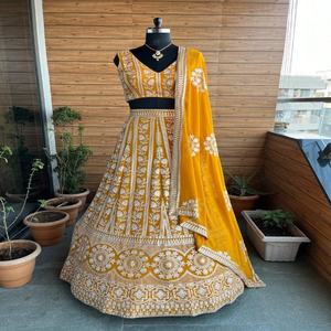 Lehenga Choli de Uso Ocasional en Georgette Sintética con Bordado de Lentejuelas, Exportador y Proveedor Indio en Venta - Product Image 1