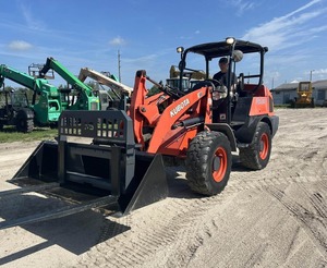 รถตัก R530 2017 Kubota-กะทัดรัดมีความสามารถและใช้งานได้นาน - Product Image 1