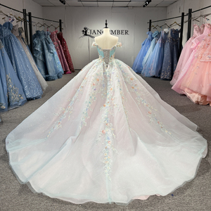 8599 Vestidos de Quinceañera Estilo Princesa con Escote Corazón, Estampado Floral, Corte Imperio, Voluminosos, con Cuentas y Cristales, Cintura Natural y Cola Capilla - Product Image 4