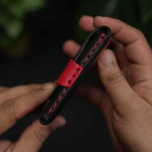 WF Leathercraft No. Cartera de Cuero Multifuncional 101 en 1, Negra y Roja, Garantía de 5 Años, Fabricación Ética, Unisex - Product Image 1