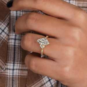 Anillo de compromiso de diamante Marquesa Anillo de aniversario de diamante cultivado en laboratorio genuino Anillo de propuesta para ella Ajuste de punta de 8 garras - Product Image 3