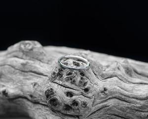 แหวนดามัสกัสทำมือพร้อมรายละเอียดเอียงไม่ซ้ำใครแกะสลักแหวนแต่งงานของผู้หญิง - Product Image 5