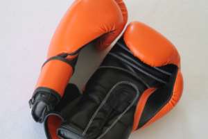 ถุงมือมวยเตะ MMA ถุงมือหนัง PU แบบมืออาชีพโลโก้ออกแบบได้ตามต้องการ - Product Image 4