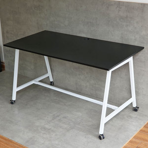 Escritorio Móvil Plegable FOS de 140x70cm, Escritorio Portátil de Madera con Patas de Hierro, Altura Ajustable para Dormitorio, con Almacenamiento - Product Image 4