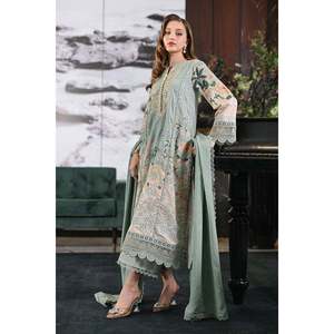 Robe en mousseline de soie printemps/été par Clarence - Product Image 2