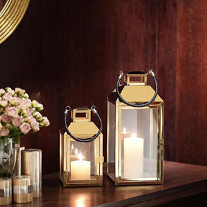 Lanterne décorative contemporaine en métal pour Pâques et les occasions spéciales Design traditionnel avec une touche moderne - Product Image 1