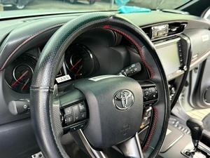 Toyota Fortuner GR S 2023 4x4 SUV de lujo | Nuevo | Exportación a todo el mundo - Product Image 4