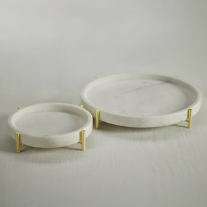 ถาดหินอ่อนทรงกลมมีสไตล์พร้อมขาทองเหลืองการออกแบบที่ทันสมัยสำหรับการเสิร์ฟของตกแต่งบ้านที่หรูหราการตกแต่งโต๊ะงานแต่งงานและคริสต์มาส - Product Image 1