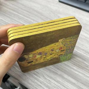 Ensemble de dessous-de-verre en bois rustique fait à la main avec une finition à grain naturel, adapté à la décoration de table élégante - Product Image 2