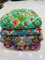 Tissu en crêpe de soie de qualité supérieure, léger et doux, idéal pour les robes, les saris, les kurtis et la création de mode.