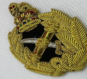 Écussons brodés à la main de luxe sur mesure OEM, fils de bullion à coudre, patchs de bullion français pour vêtements et accessoires - Product Image 3