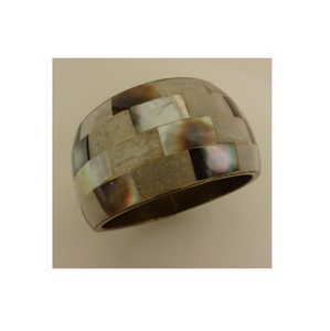 Bracelet en nacre Bracelet élégant en perle de mère Bracelet à breloques pour les filles fête utiliser - Product Image 1