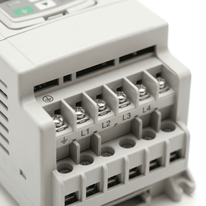 อินเวอร์เตอร์ปรับความถี่ขับเคลื่อน200-240V อินพุตเครื่องจักรอุตสาหกรรม18.5kW 25HP FR-A820-18.5K ประสิทธิภาพสูง - Product Image 4