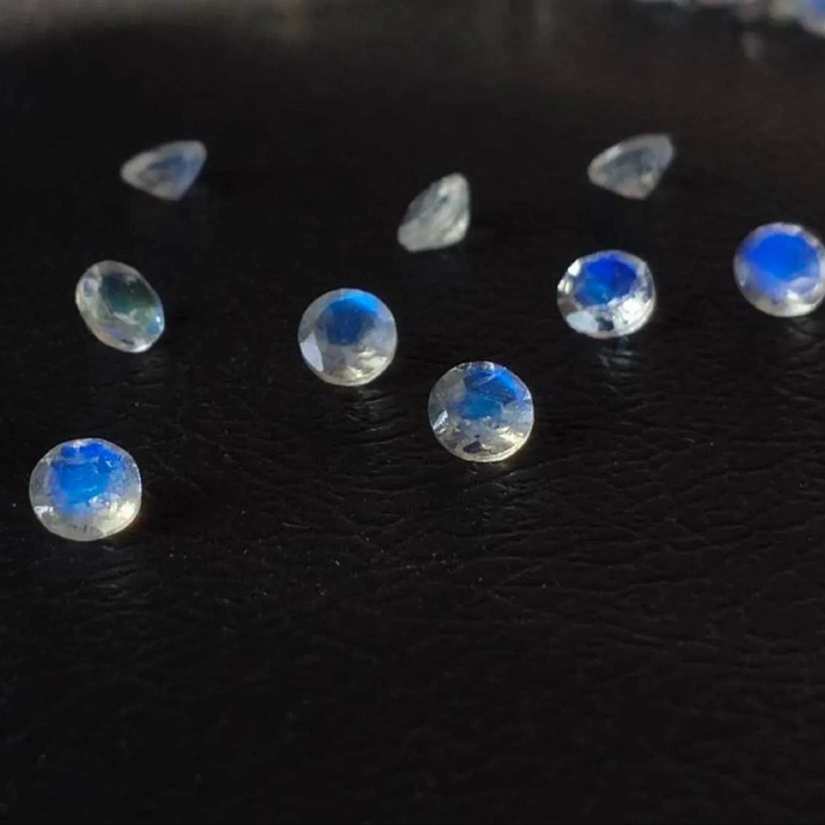 Pedra da lua de fogo azul rara 4mm multifacetada em todos os formatos e tamanhos lote de pedras preciosas semipreciosas soltas para joalheria