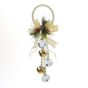 Campana Colgante de Metal Texturizado Blanco Encantadora con Detalles de Pino y Bayas para Decoración Navideña Rústica del Hogar - Product Image 6