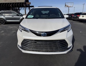 Toyota Sienna Limited 2025 USADA EN EXCELENTES CONDICIONES - Product Image 1