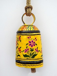 Cloches d'animaux Design de fleurs Cloche décorative de vache rustique faite à la main Style vintage avec couleur jaune avec cloche suspendue imprimée de fleurs - Product Image 2