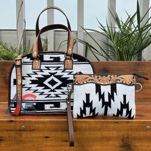 Conjunto combinado de 2 piezas de cuero azteca hecho a mano personalizado, bolso de mano y bolso de mano cruzado, combinado para uso al aire libre de mujer - Product Image 1