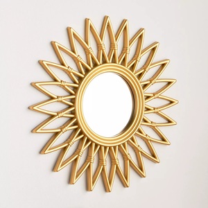 Elegante espejo de pared Golden Sunburst, acento decorativo único para sala de estar, dormitorio, entrada con diseño moderno radiante - Product Image 3