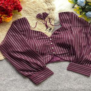 Chemisier moderne chemisier à motif de style col en V peut être utilisé dans saree et laheng chemisier dos motif ouvert avec ton à ton tasells - Product Image 1