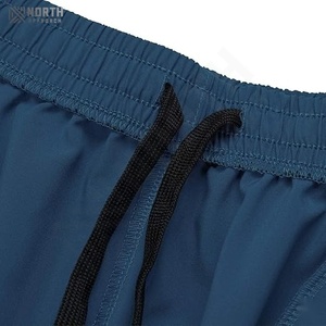 กางเกงกีฬาขาสั้นระบายอากาศได้ดีเป็นมิตรต่อสิ่งแวดล้อมผ้าสแปนเด็กซ์/ โพลีเอสเตอร์มีซิปกระเป๋าย้อมสีล้วนสำหรับผู้ชายฟิตเนส - Product Image 6