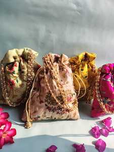 Pochette de Potli en soie indienne fabriquée à la main sac de mariage Diwali Premium avec broderie nouvel an noël cadeaux de retour ethnique pour les femmes - Product Image 3