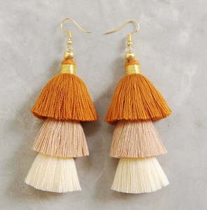 ต่างหูพู่ห้อยแฮนด์เมดสุดเก๋ - สีทอง - แบบยาว - Product Image 2