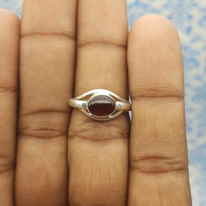 Bague bohème moderne en argent 925 grenat délicat pierre précieuse qualité supérieure lunette réglage artisanal bijoux pour mariages - Product Image 6