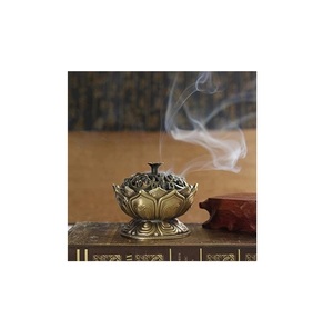 Brûleur d'encens élégant en laiton fabriqué à la main pour créer une atmosphère apaisante pendant la méditation quotidienne et les pratiques spirituelles - Product Image 6