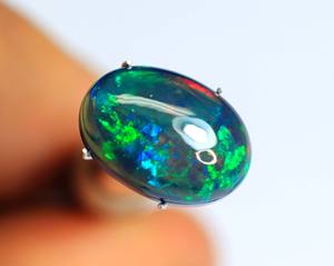 Excellent cabochon d'opale noire naturelle jeu de couleur multi arc-en-ciel feu forme ovale pierre précieuse d'opale polie lisse - Product Image 3