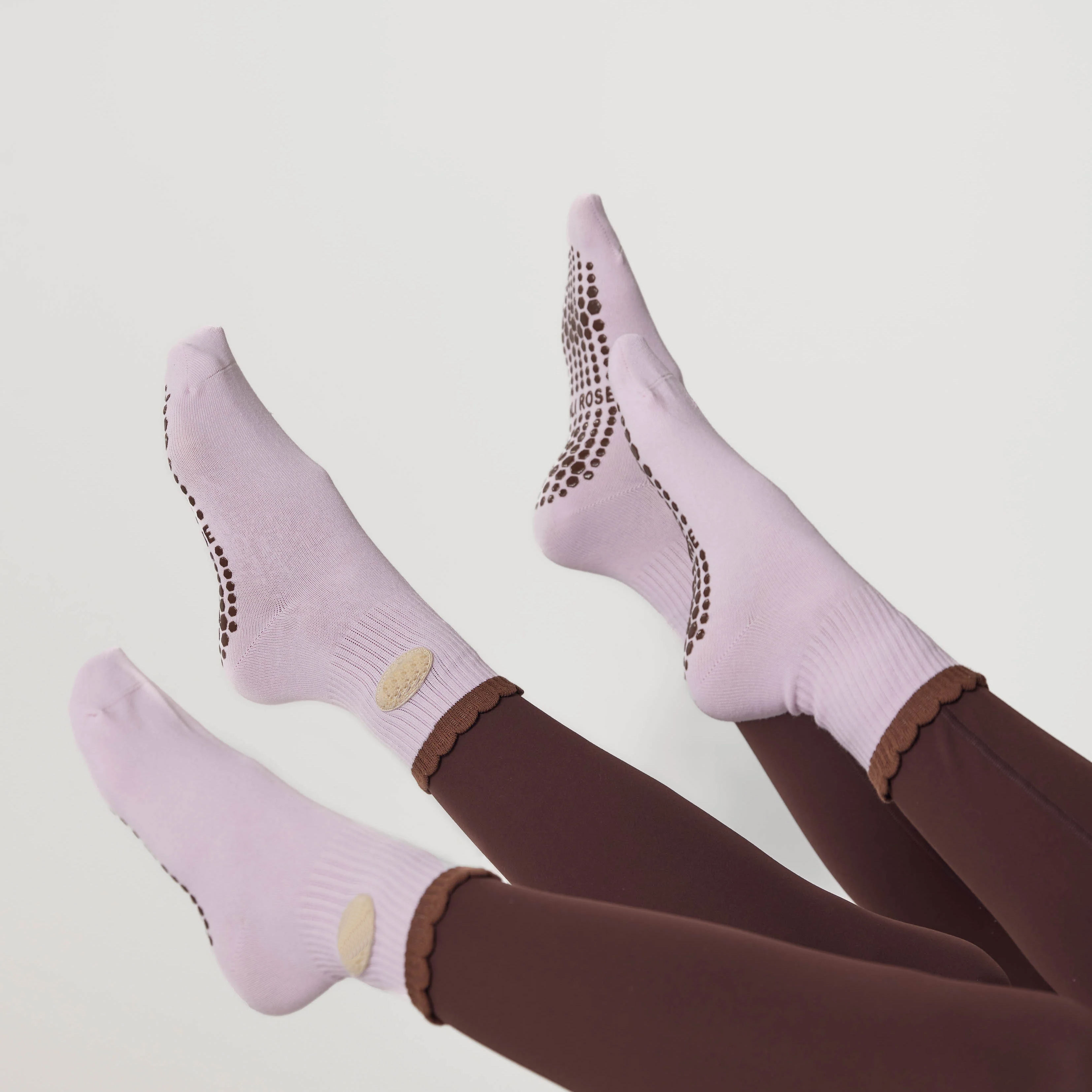 High Quality OEM Wholesale Non-slip Pink Socks Custom Logo Embroidered Ruffled High Quality Yoga Grip Pilates Socks