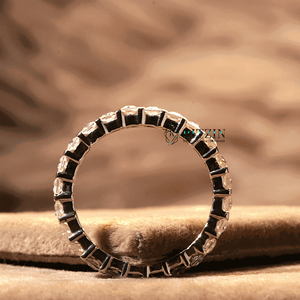 Princess Cut Diamond Bar Setting Full Eternity Wedding Band para mujer - Product Image 4