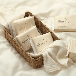 Happy Moonday - Toallas Sanitarias Medias de Algodón Orgánico con Núcleo Absorbente Ultrafino y Forma Alada Cómoda para Uso Femenino - Product Image 2