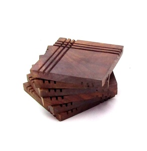 Posavasos de forma cuadrada de madera Sheesham exportador con diseño tallado mesa de comedor para servir té y mesa de café decorativa - Product Image 1