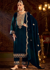 Impresionante Salwar Kameez de terciopelo para mujer con exquisito trabajo de secuencia de bordado perfecto para fiestas festivas y ocasiones especiales - Product Image 3