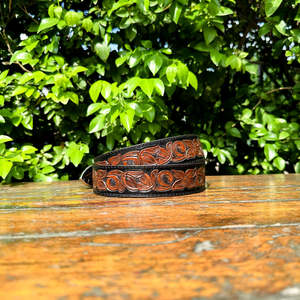 Ceinture classique en cuir véritable pour homme, fabriquée à la main, avec motif paisley, boucle en métal de qualité supérieure et options personnalisables pour les tenues de soirée - Product Image 4